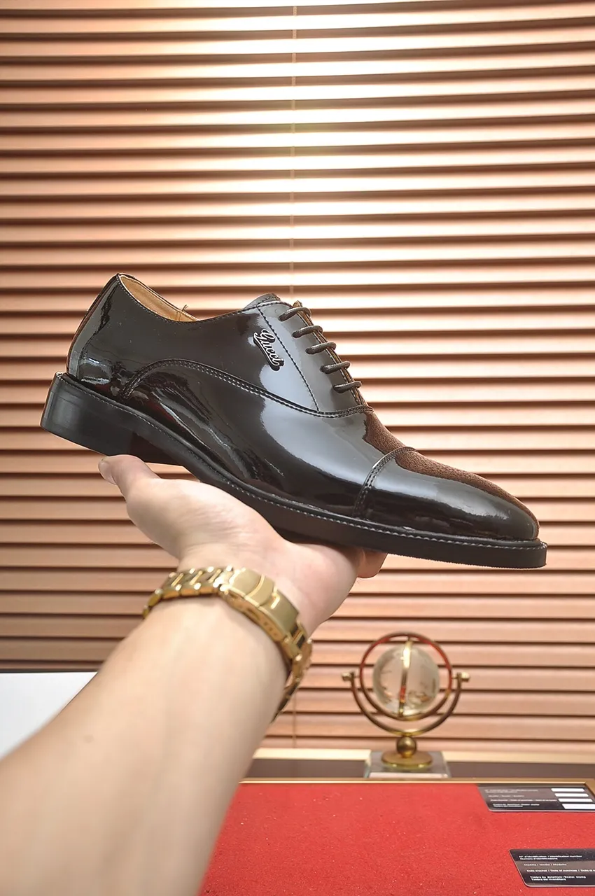 Men's shoes💰500💶Italy's top luxury men's shoe giant (GUCCI) (Gucci) (full cowhide lining) new arrival🍃Original European style🔰 Pleasant to the eye😍In order to make the shoes more durable and non-deformable🌀The production continues to follow traditional methods but there is still no lack of innovation💪Choose original sheepskin for the leather♻️ Smooth and natural And extra bright ⭐Made of imported cowhide, the first choice of rich people 38-45 (45 customized)